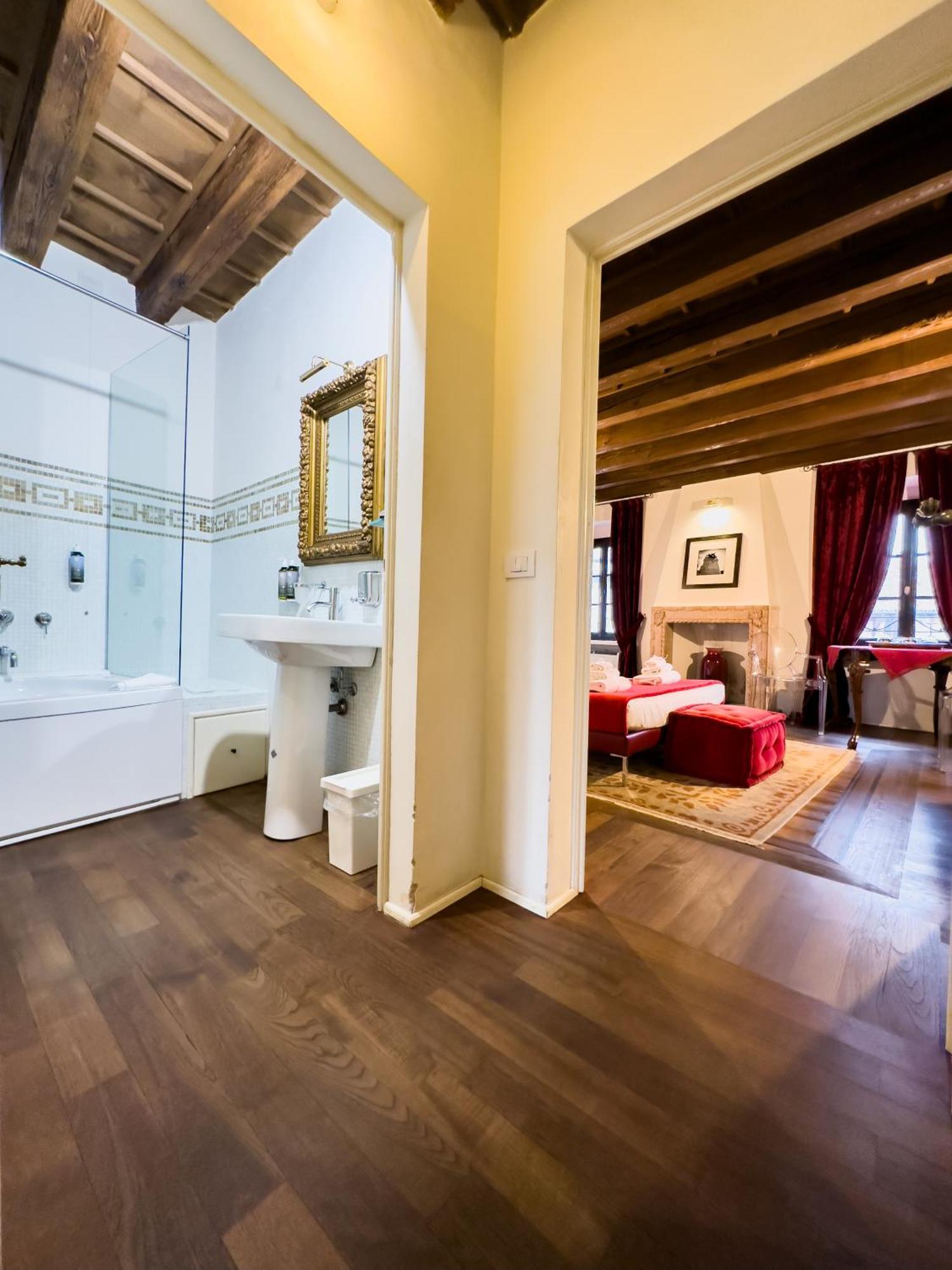 Truly Verona - Delle Erbe Suites ภายนอก รูปภาพ
