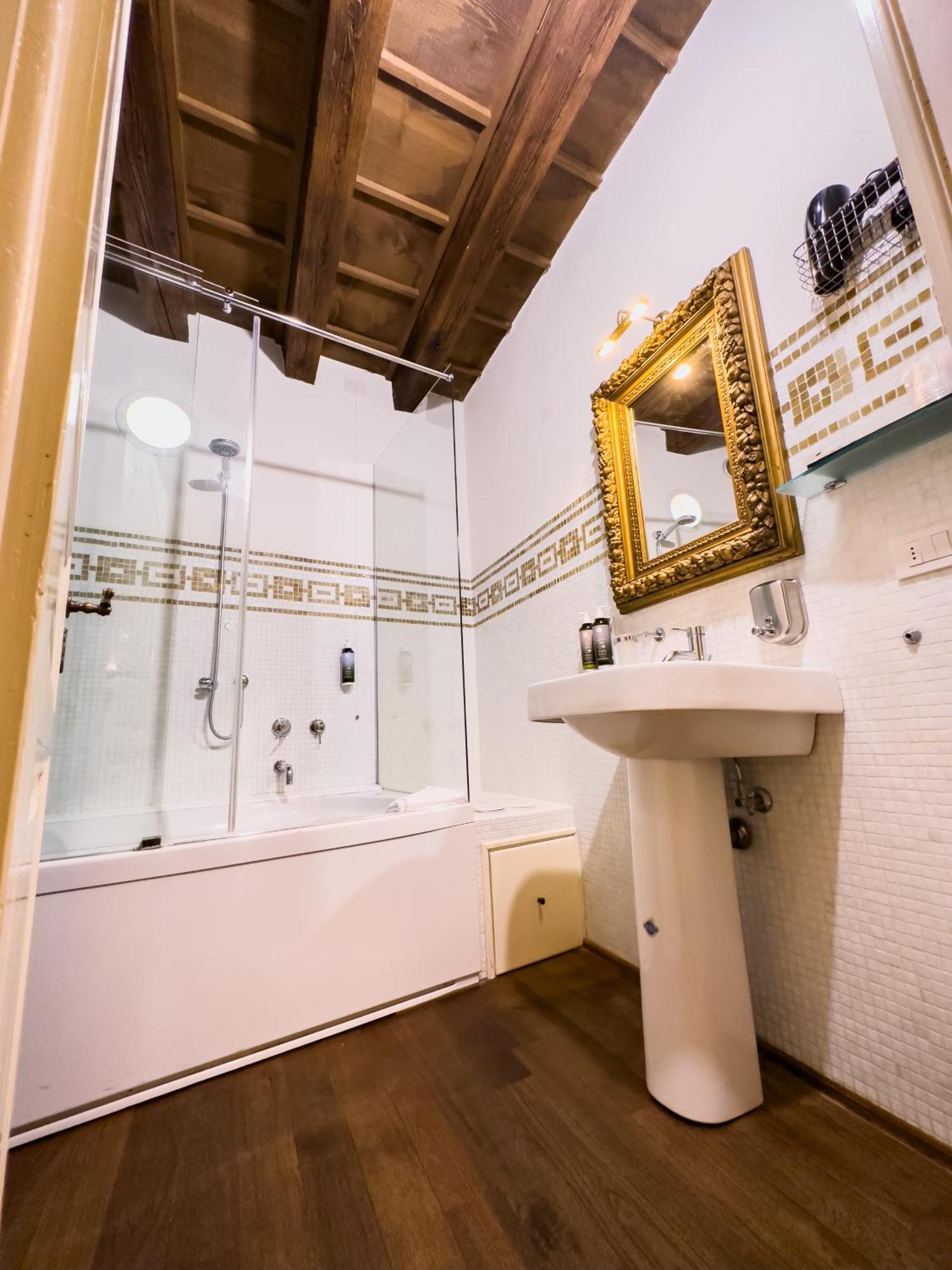 Truly Verona - Delle Erbe Suites ภายนอก รูปภาพ
