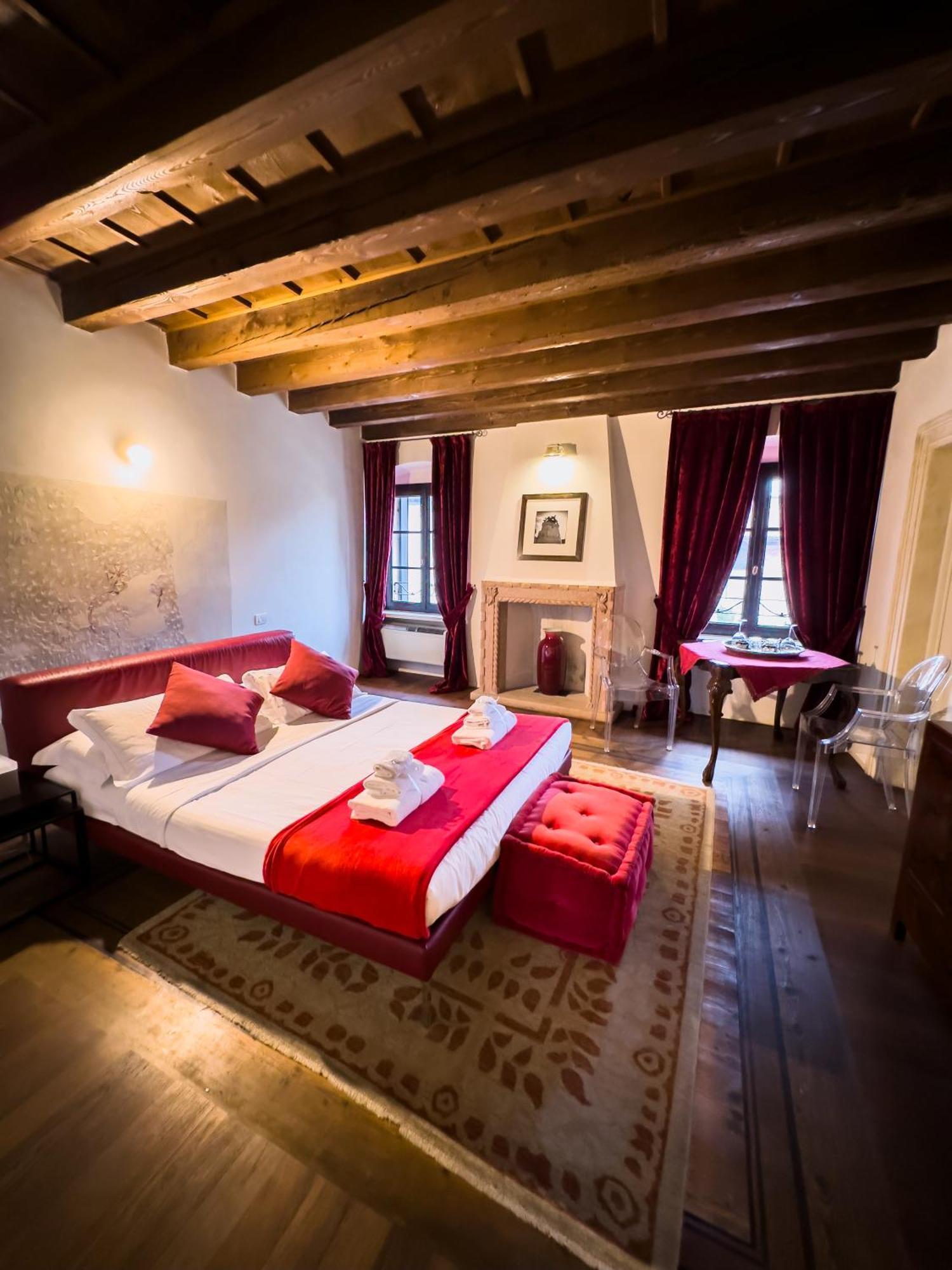 Truly Verona - Delle Erbe Suites ภายนอก รูปภาพ