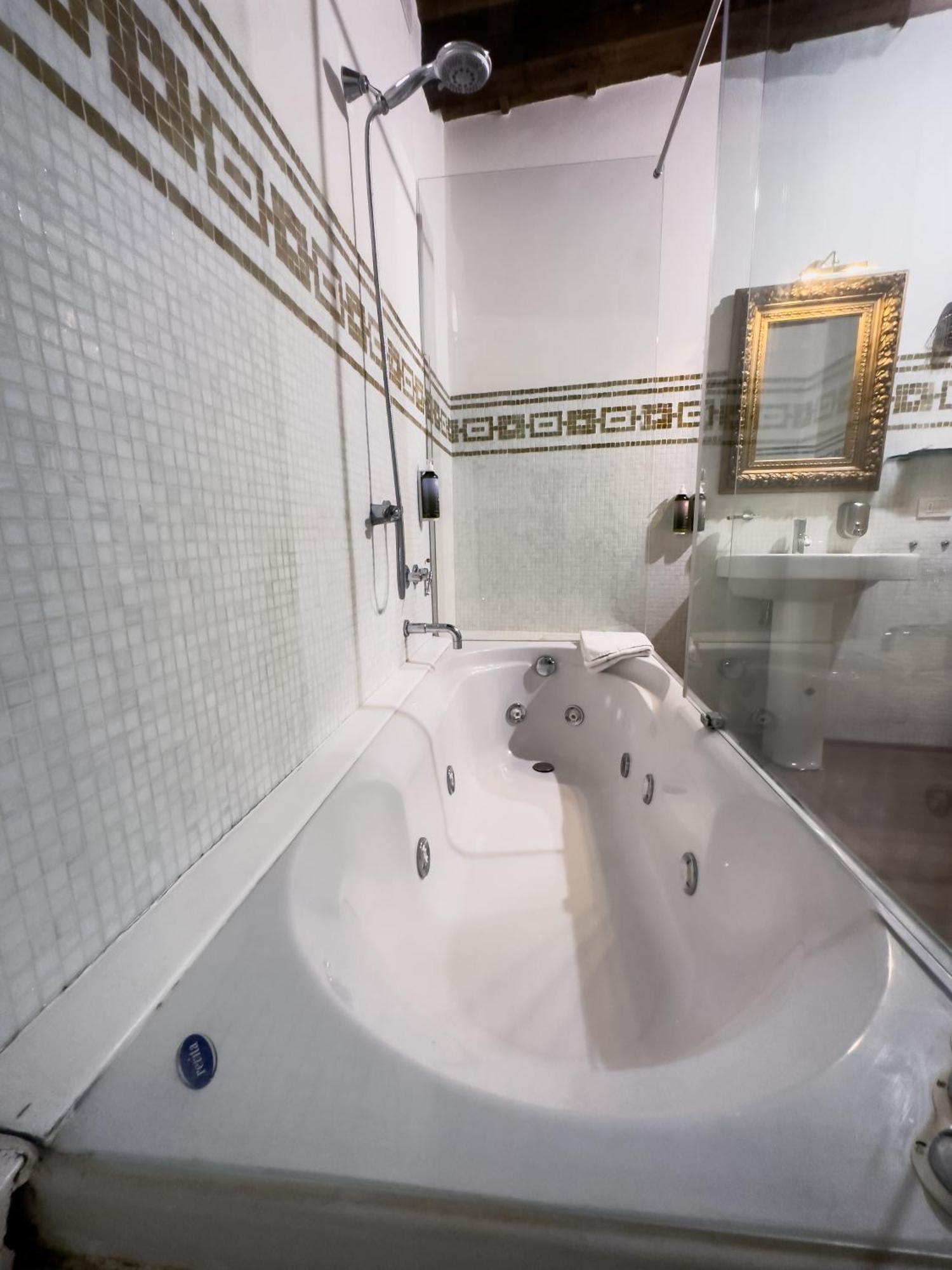 Truly Verona - Delle Erbe Suites ภายนอก รูปภาพ