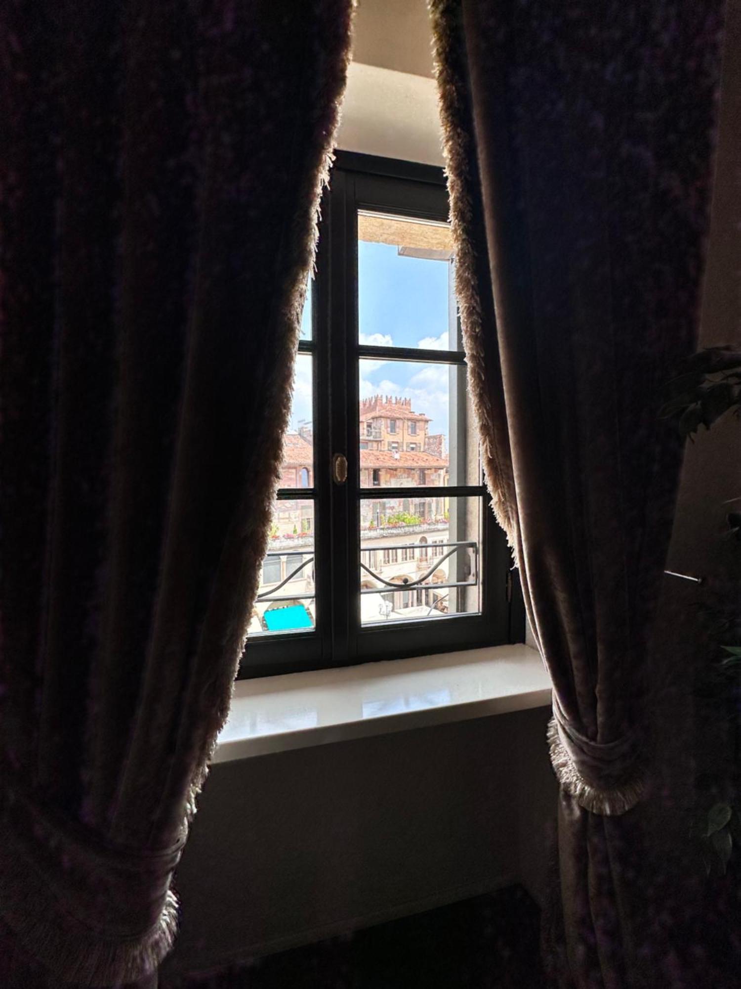 Truly Verona - Delle Erbe Suites ภายนอก รูปภาพ