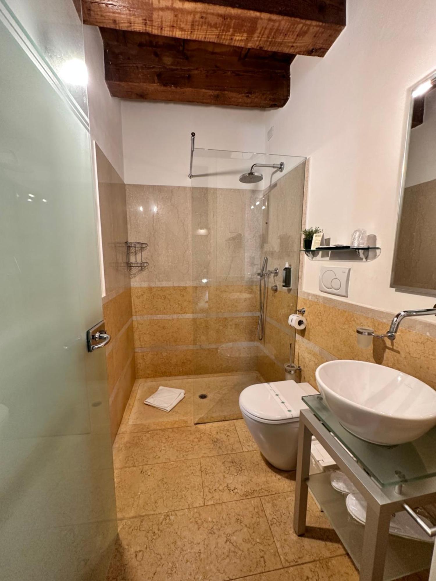 Truly Verona - Delle Erbe Suites ภายนอก รูปภาพ