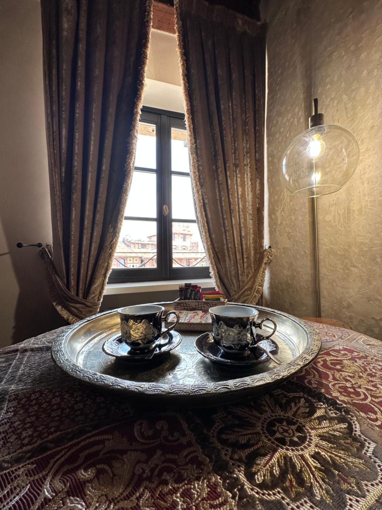 Truly Verona - Delle Erbe Suites ภายนอก รูปภาพ