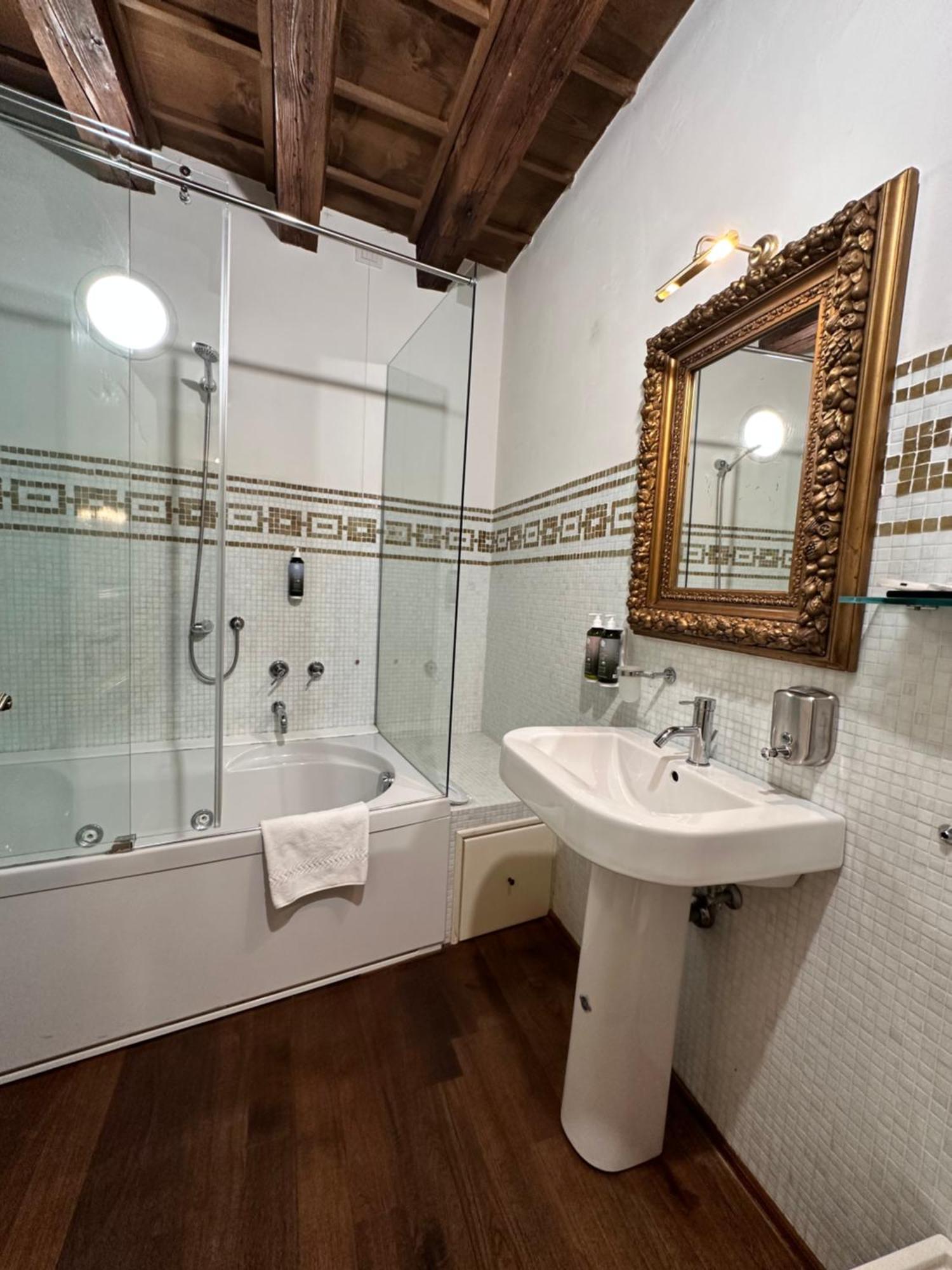 Truly Verona - Delle Erbe Suites ภายนอก รูปภาพ