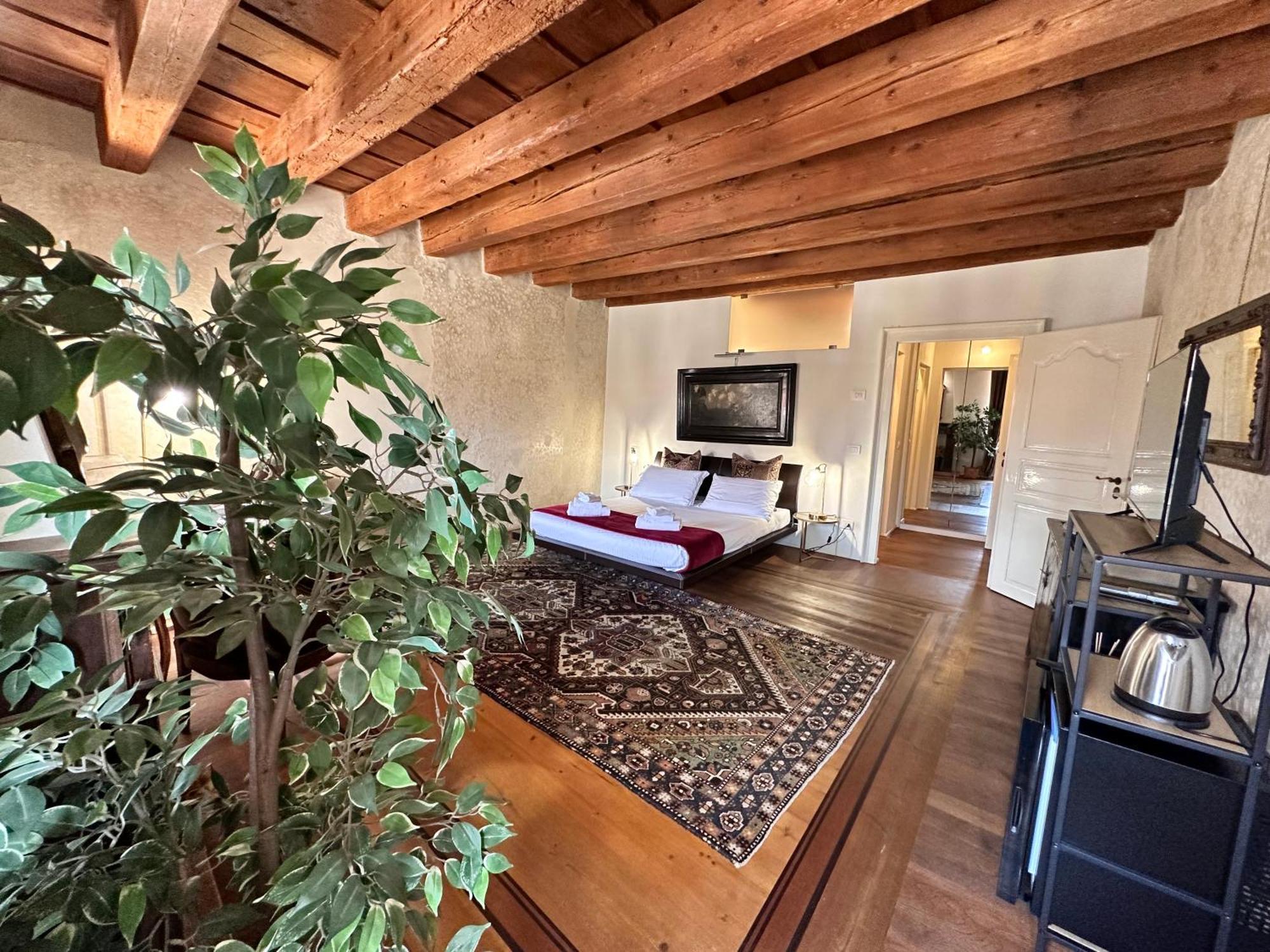 Truly Verona - Delle Erbe Suites ภายนอก รูปภาพ