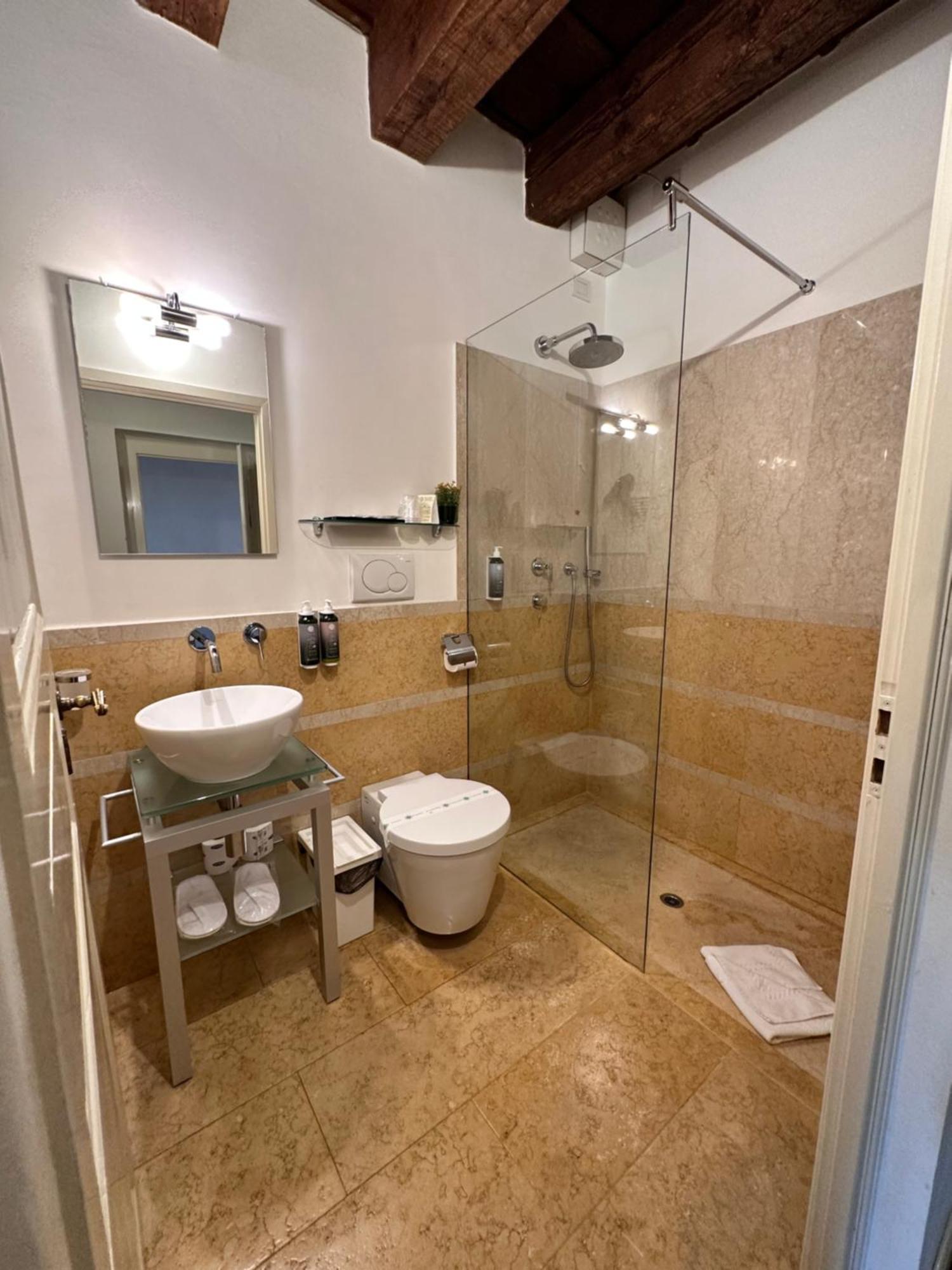 Truly Verona - Delle Erbe Suites ภายนอก รูปภาพ