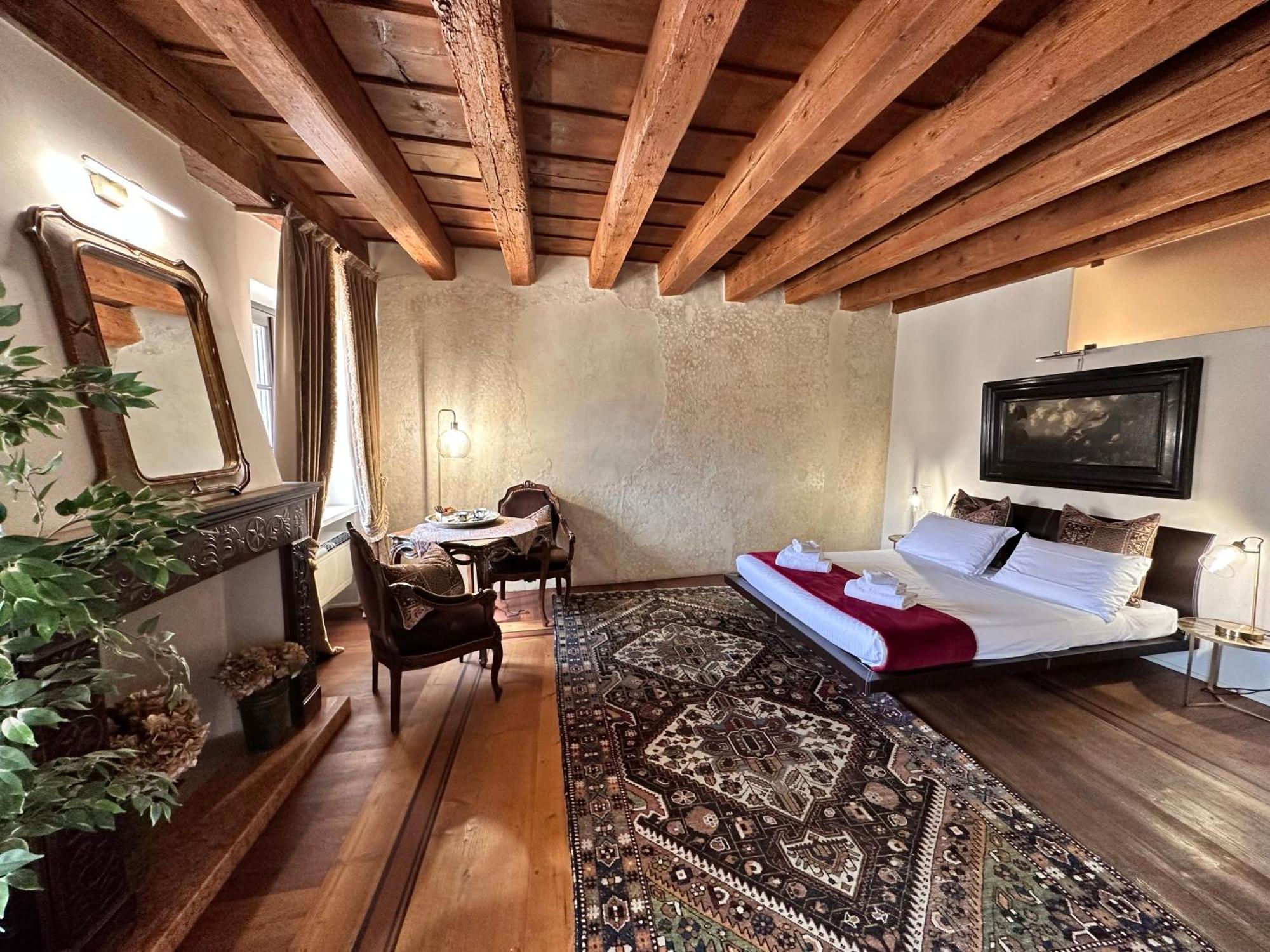 Truly Verona - Delle Erbe Suites ภายนอก รูปภาพ